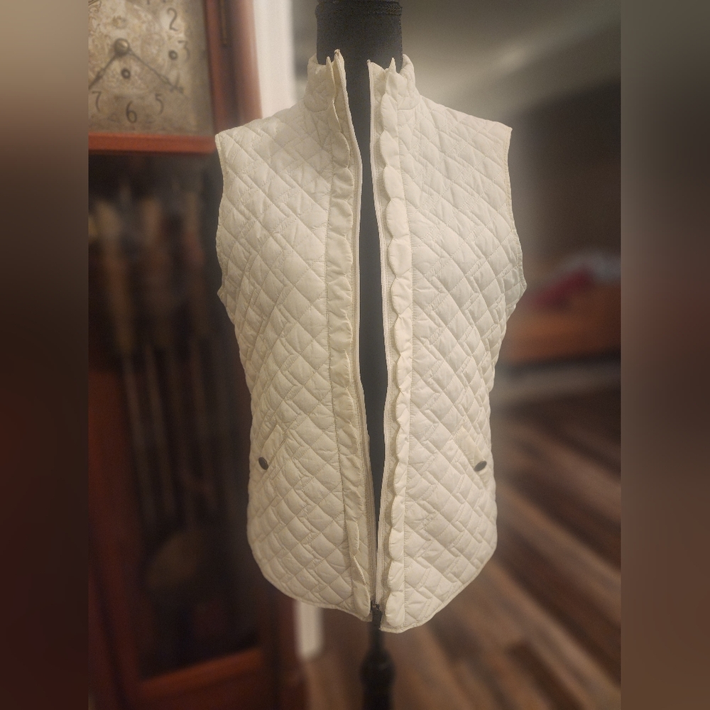 Southern proper scalloped vest, size medium